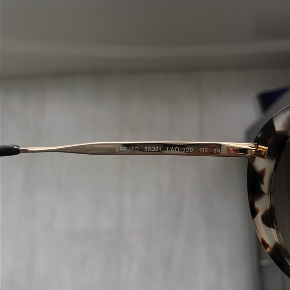 Prada sunglasses - Picture 5 of 9